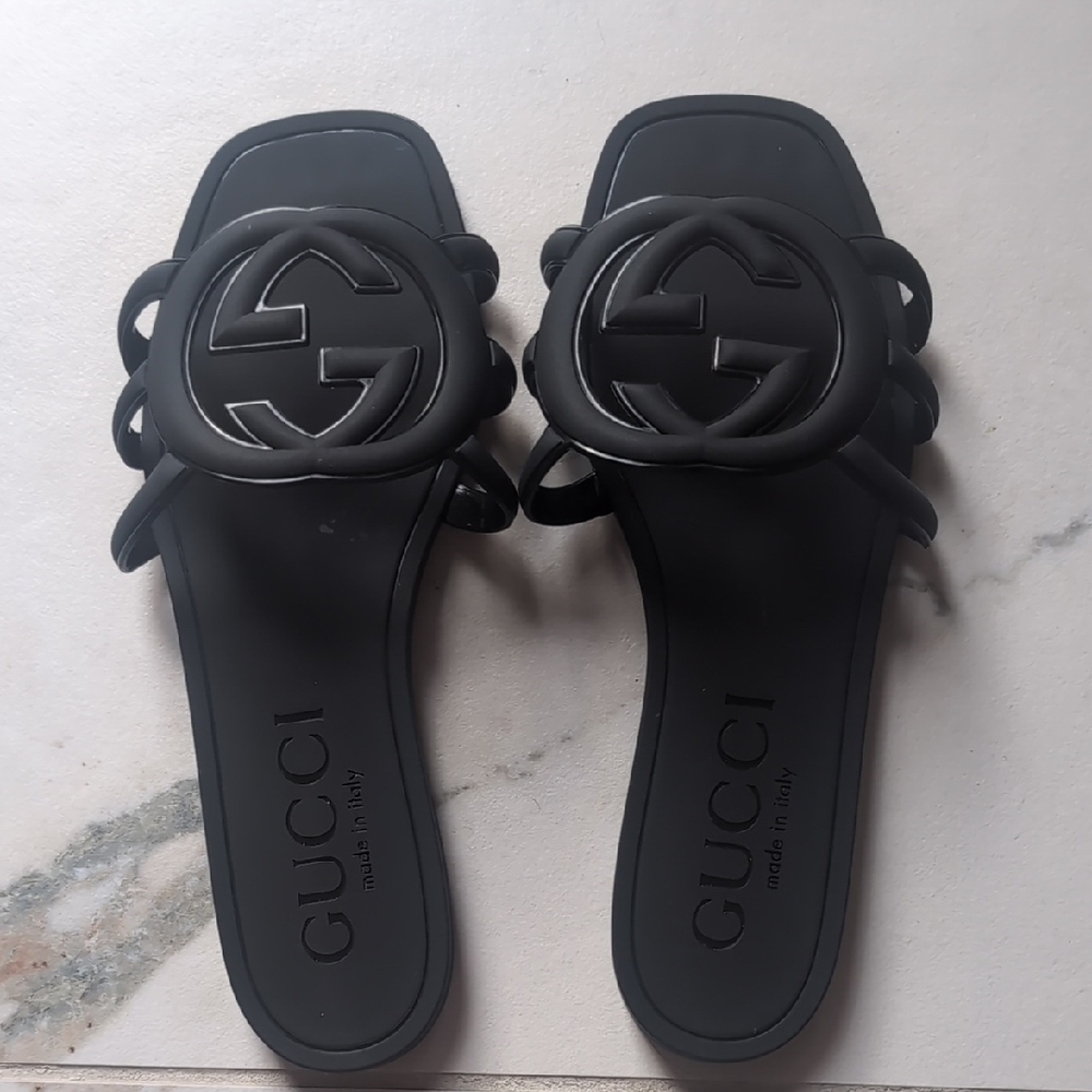 Gucci Black Sandals with Monochromatic Design